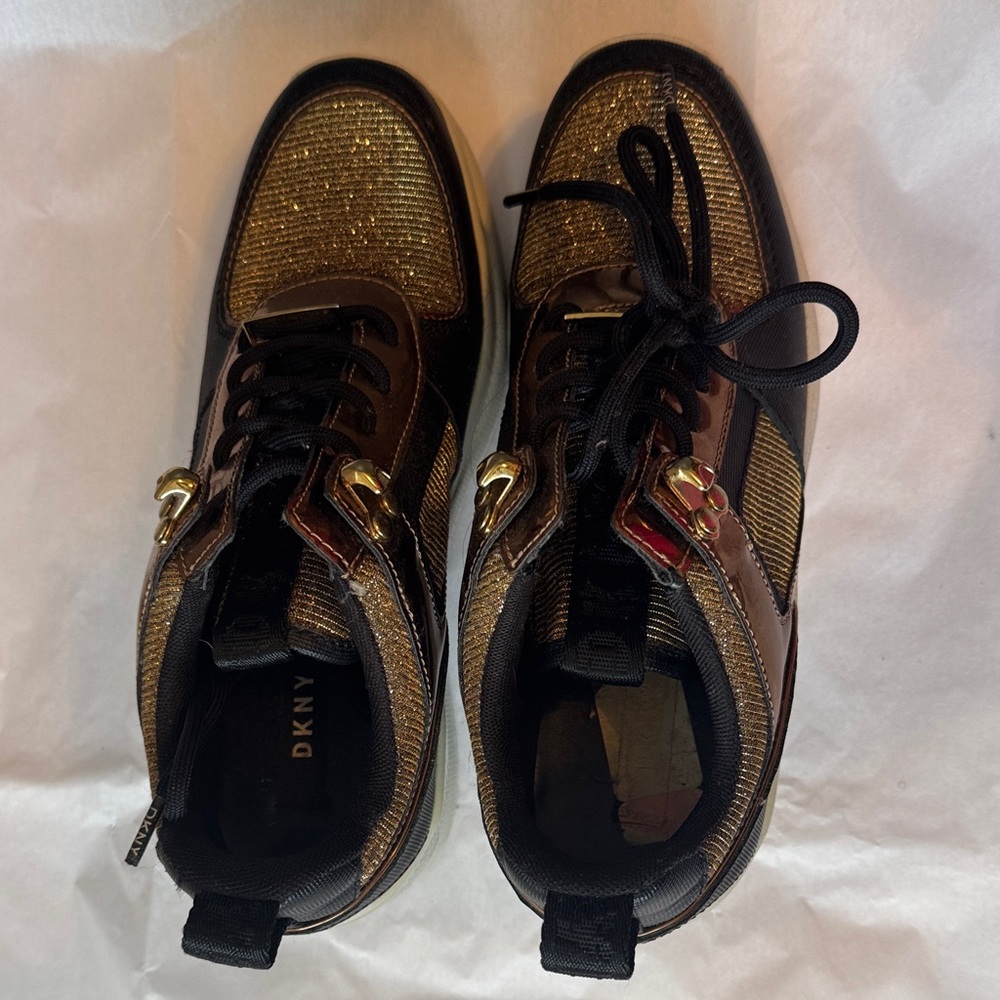 DKNY Men's Black and Gold Sneakers